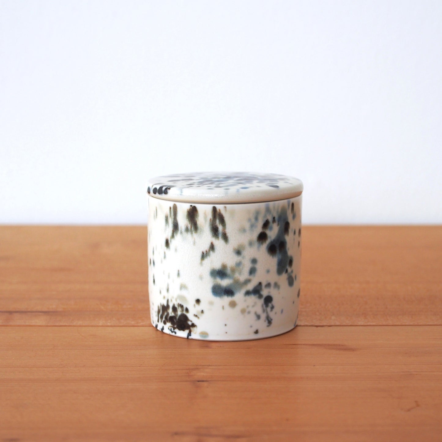 SCARLET POTTERY FUTAMONO