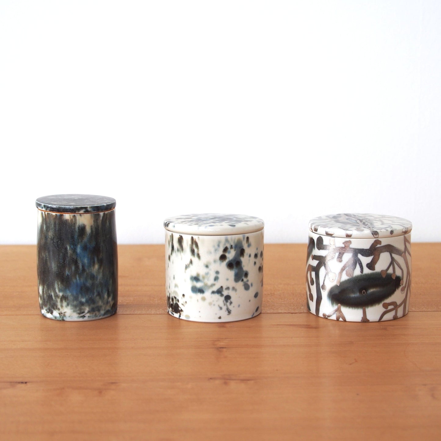 SCARLET POTTERY FUTAMONO