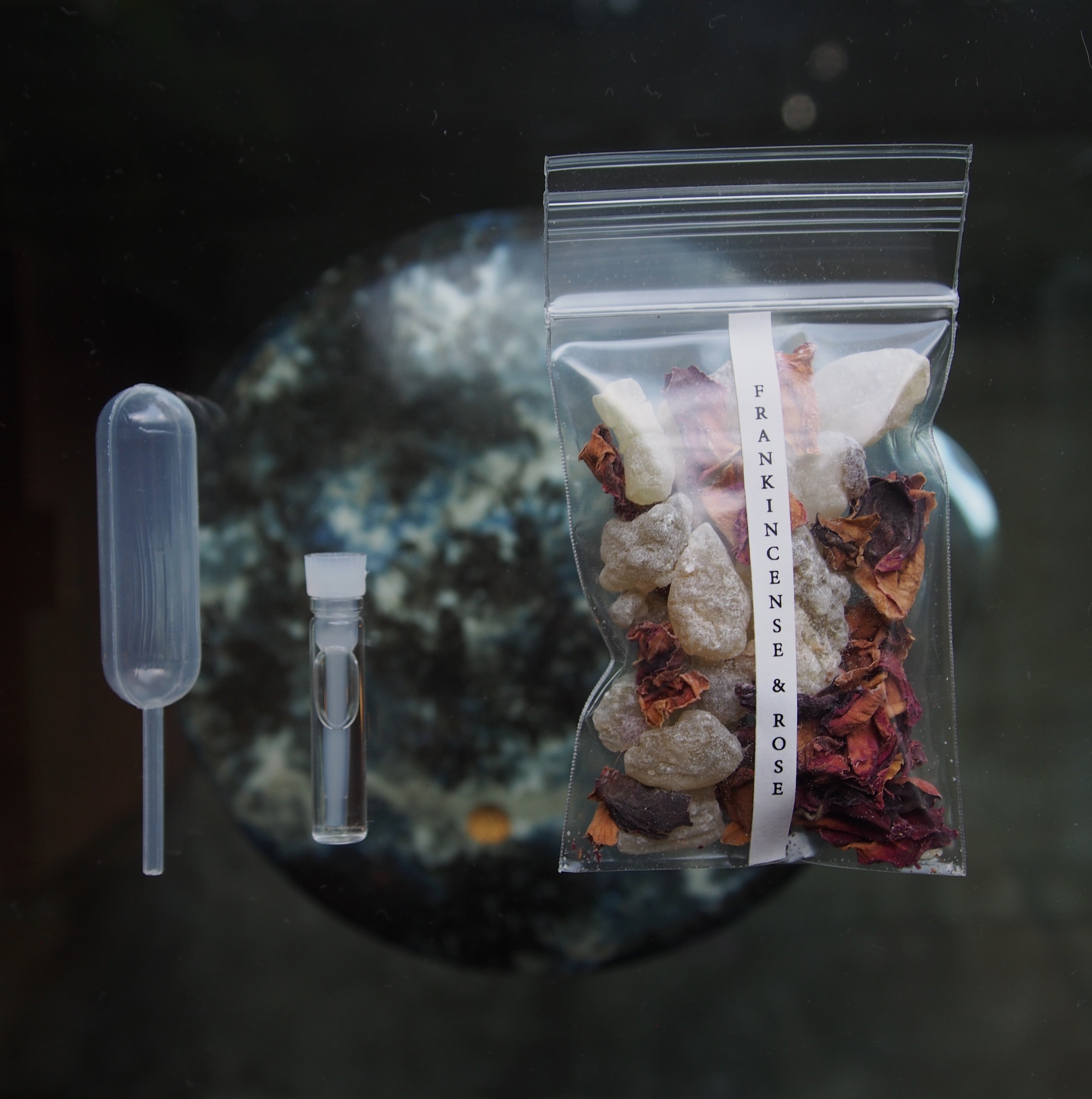 東京香堂 フランキンセンス・ローズペタル・アップル精油.